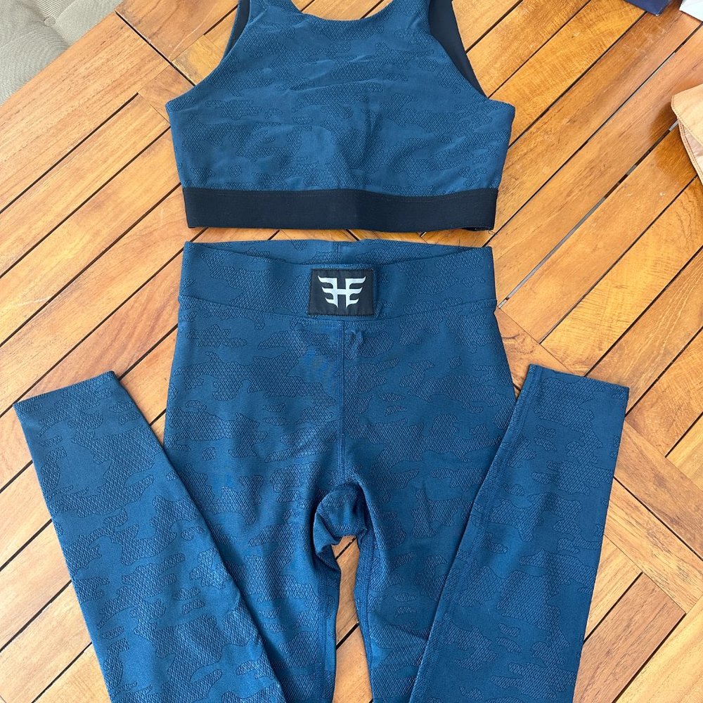 Heroine Sport Arctic Camo Icon Leggings & Swap Bra Set - Size S